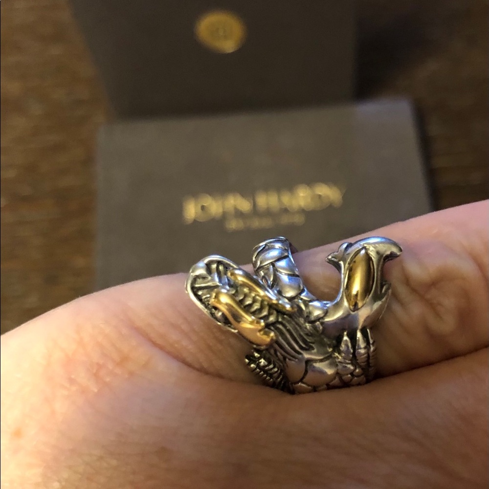 Women’ Legends Naga Ring.